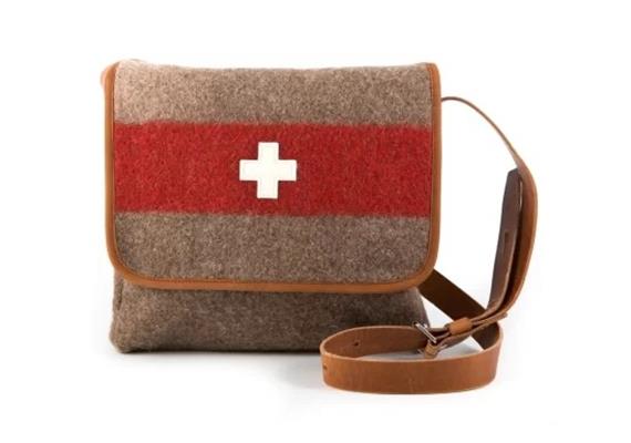 Umhänge-Tasche mit CH Kreuz Umhänge-Tasche mit CH Kreuz
